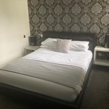 Bayley Arms Hotel Hurst Green  Esterno foto