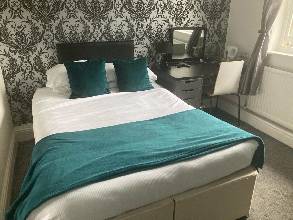 Bayley Arms Hotel Hurst Green  Esterno foto