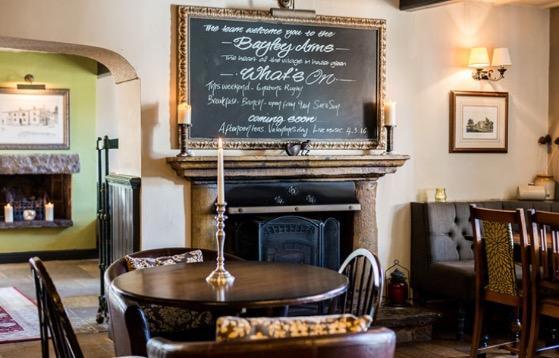 Bayley Arms Hotel Hurst Green  Esterno foto