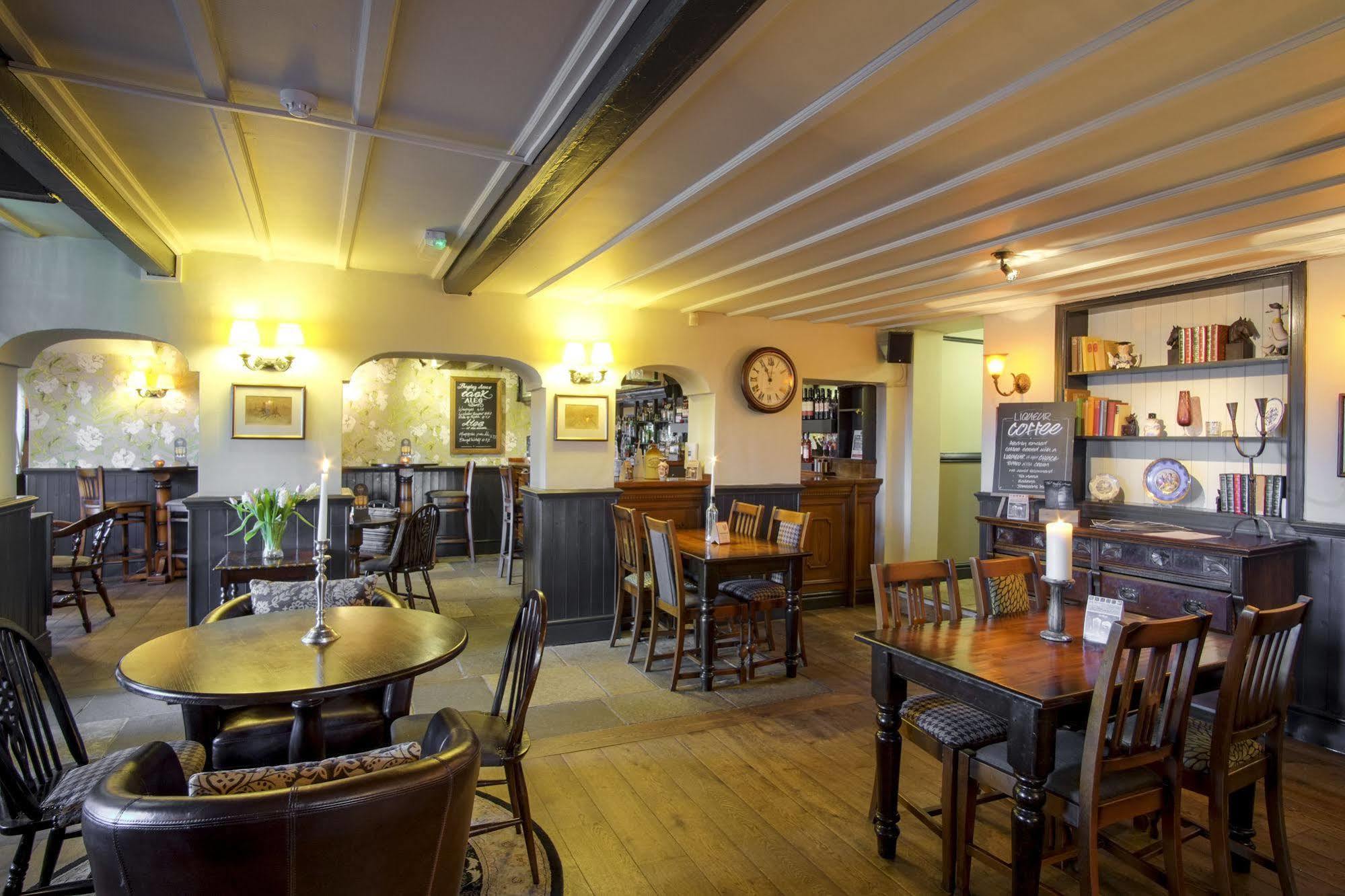 Bayley Arms Hotel Hurst Green  Esterno foto