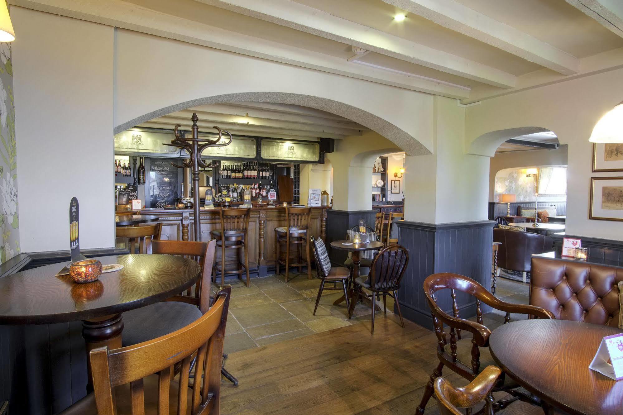 Bayley Arms Hotel Hurst Green  Esterno foto