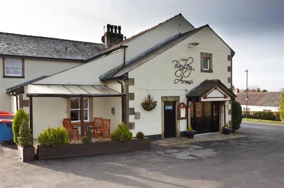 Bayley Arms Hotel Hurst Green  Esterno foto